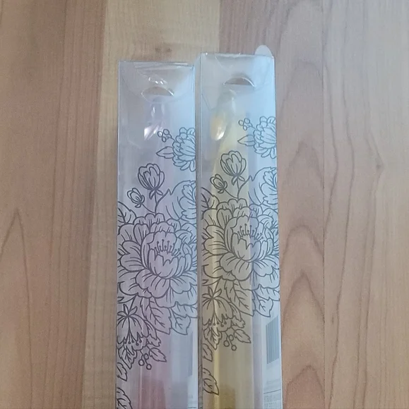 Crochet Hook Set Of 2 Sizes Crochet Hooks 19 Mm 15 Mm Gift for Mom The Hook Nook - Picture 5 of 9